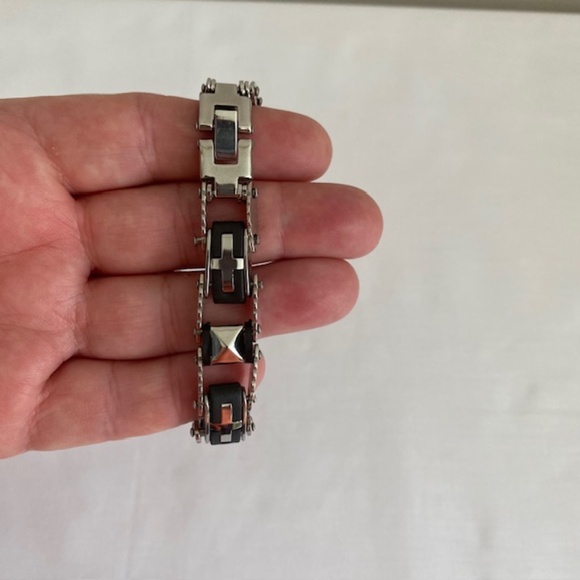 Silver Tone Black Silicone Titanium Metal Bracelet Length 8 1/2" - Picture 7 of 8